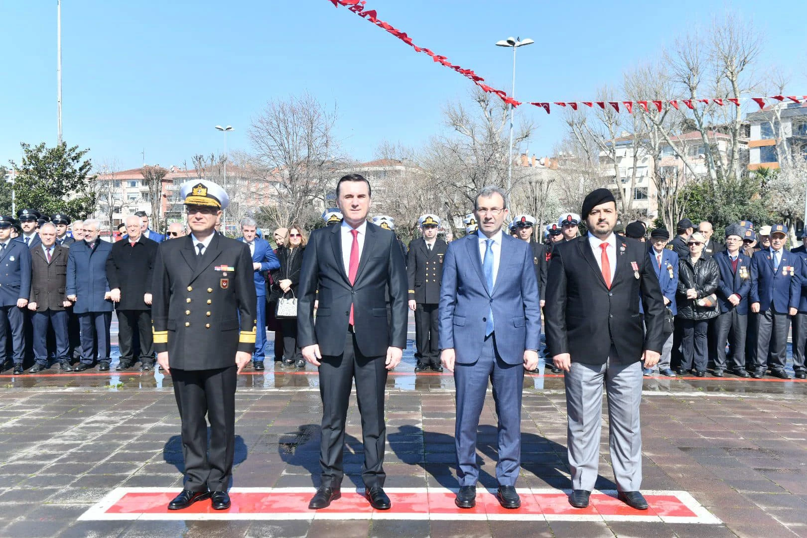 18 Mart Şehitleri Anma Günü'nde Atatürk Anıtı'na çelenk bıraktık