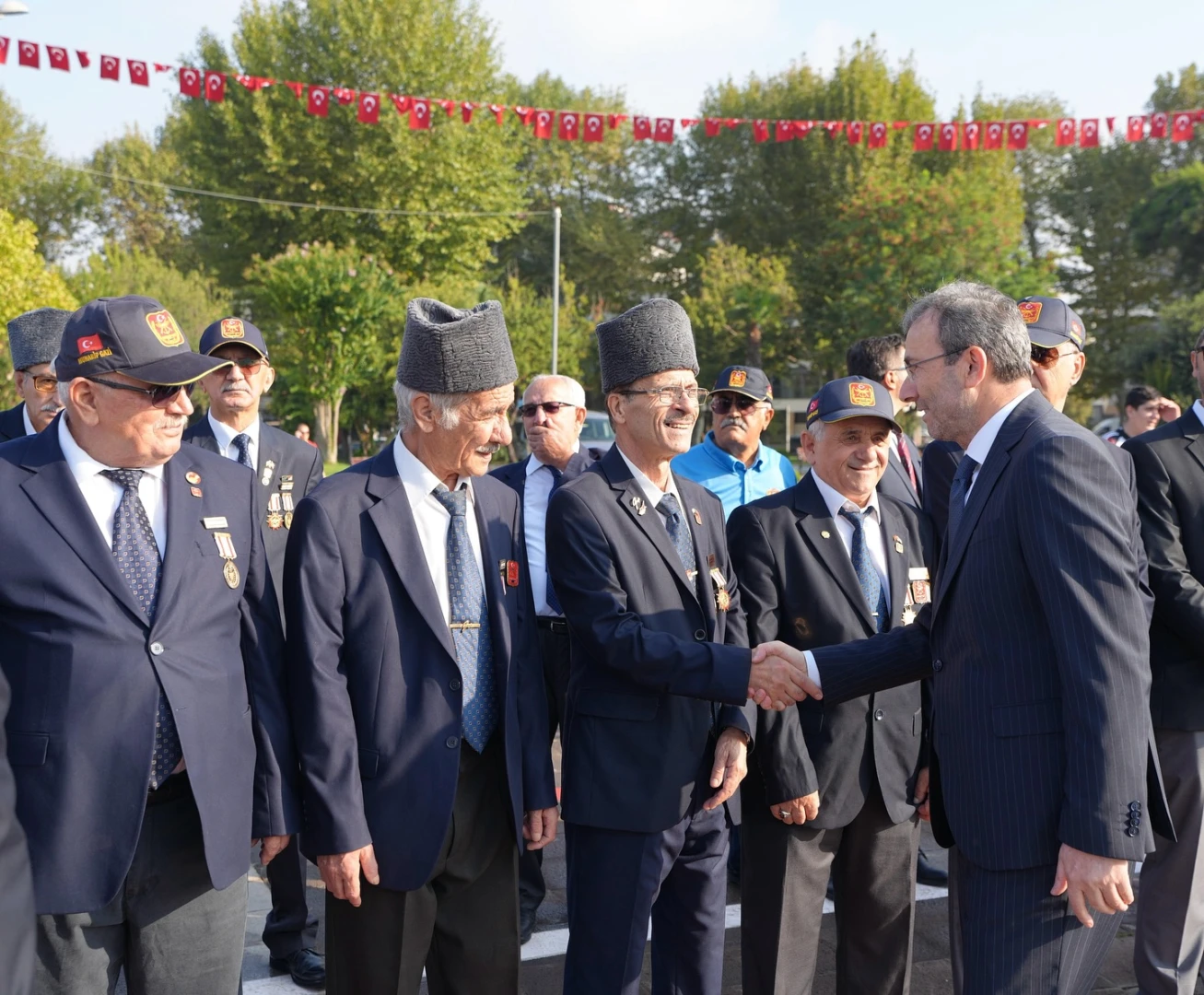 30 Ağustos Zafer Bayramı vesilesiyle Atatürk Anıtı’na çelenk sunumu gerçekleştirdik