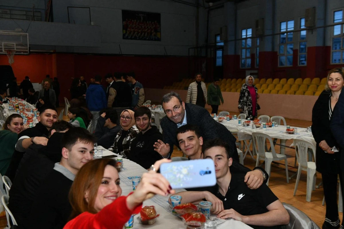 Liseli gençlerimizle iftar yaptık