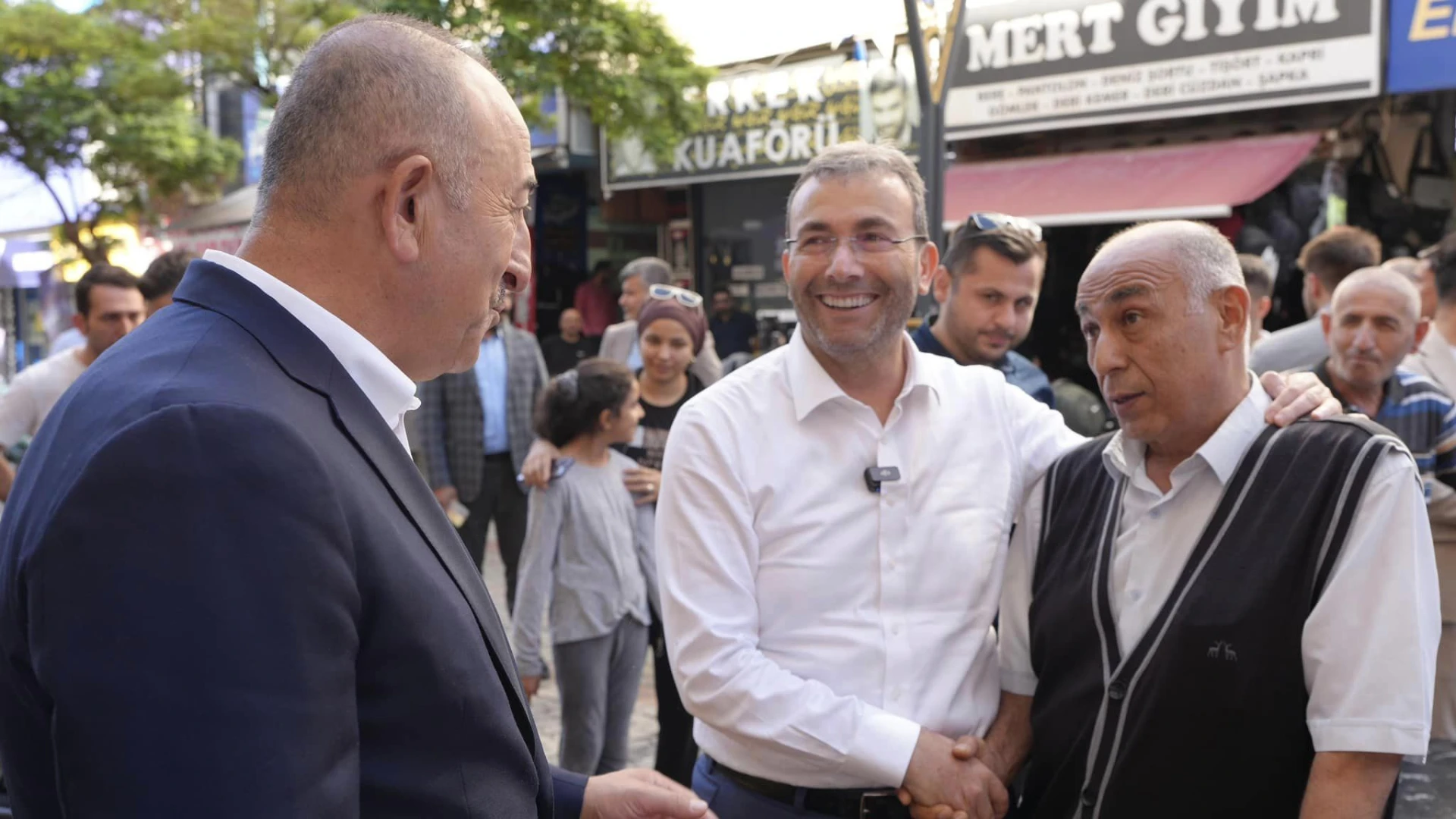 Önceki dönem Dışişleri Bakanımız, Antalya Milletvekilimiz Mevlüt Çavuşoğlu ile birlikte esnafımızla selamlaştık