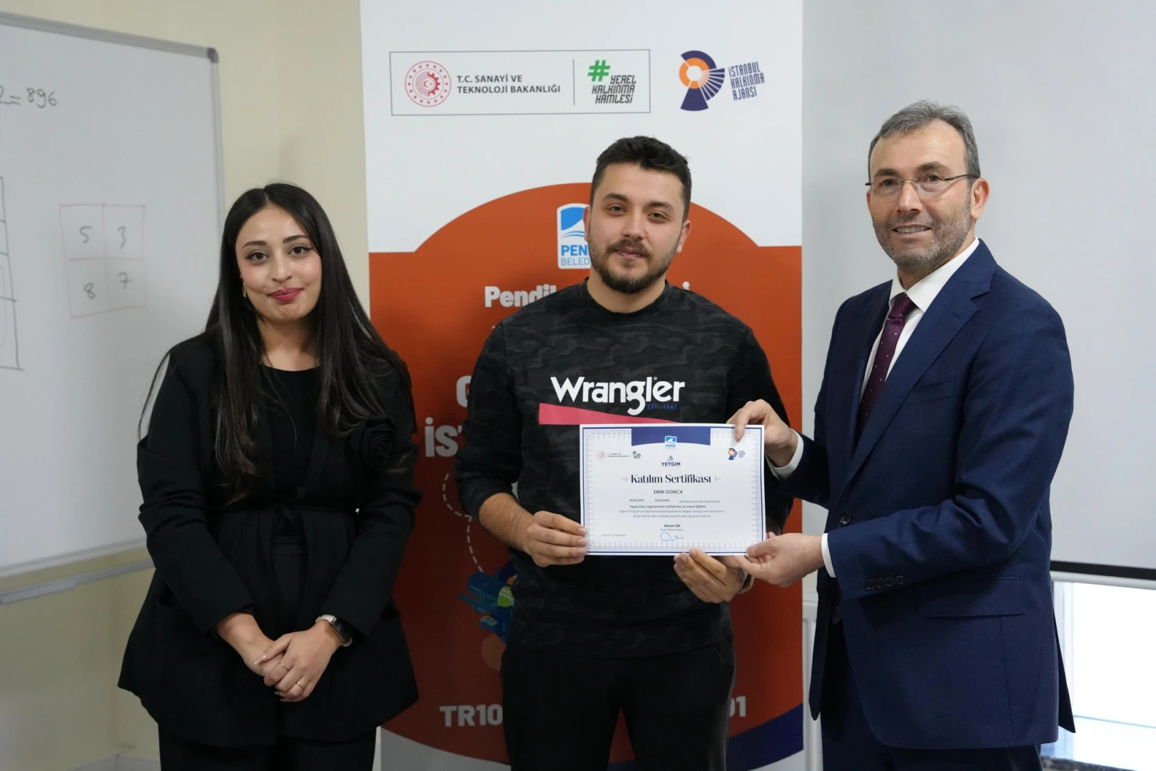 Yapay Zeka Uygulamaları Geliştirme ve Uyum Eğitimini tamamlayan kursiyerlerimize sertifikalarını verdik