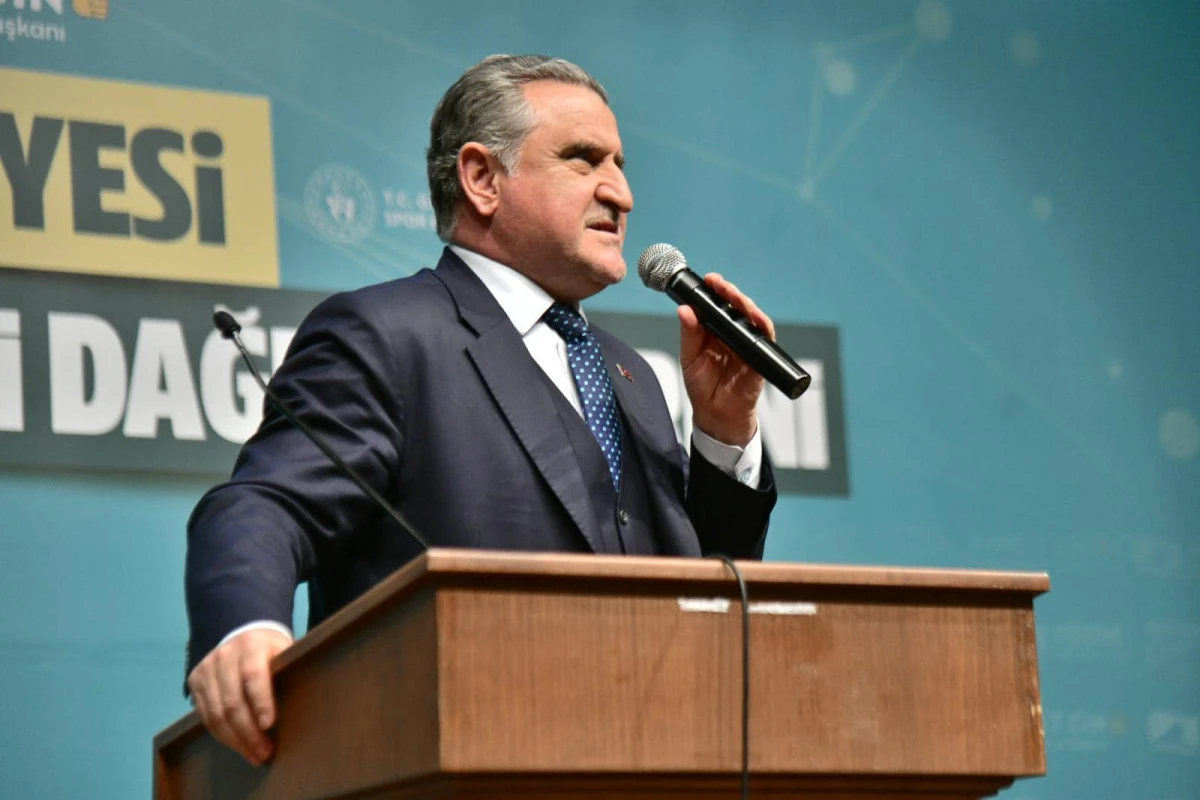 Gençlik ve Spor Bakanımız Sayın Osman Aşkın Bak’ın katılımıyla “Okullara Spor Malzemesi Dağıtım Töreni”mizi gerçekleştirdik