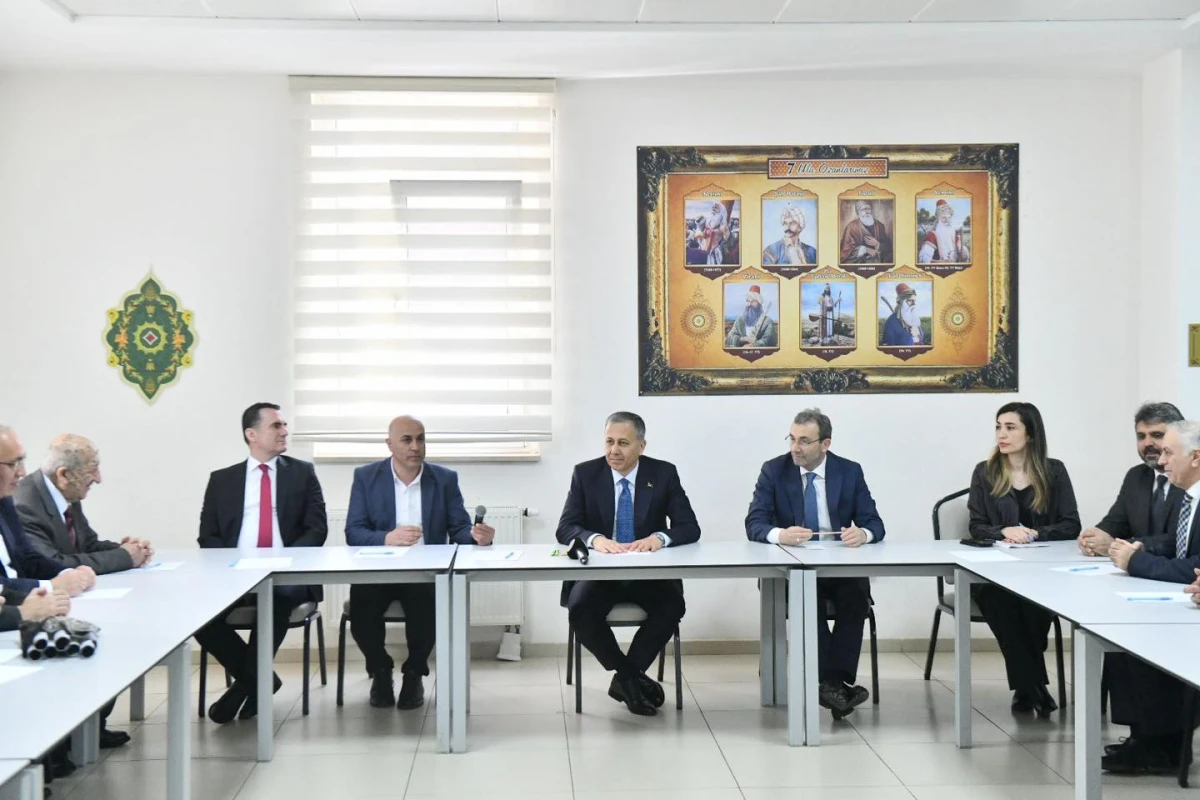 İçişleri Bakanımız Ali Yerlikaya ile birlikte Anadolu Yakası Cemevi Başkanları ve Dedeleri bir araya geldik