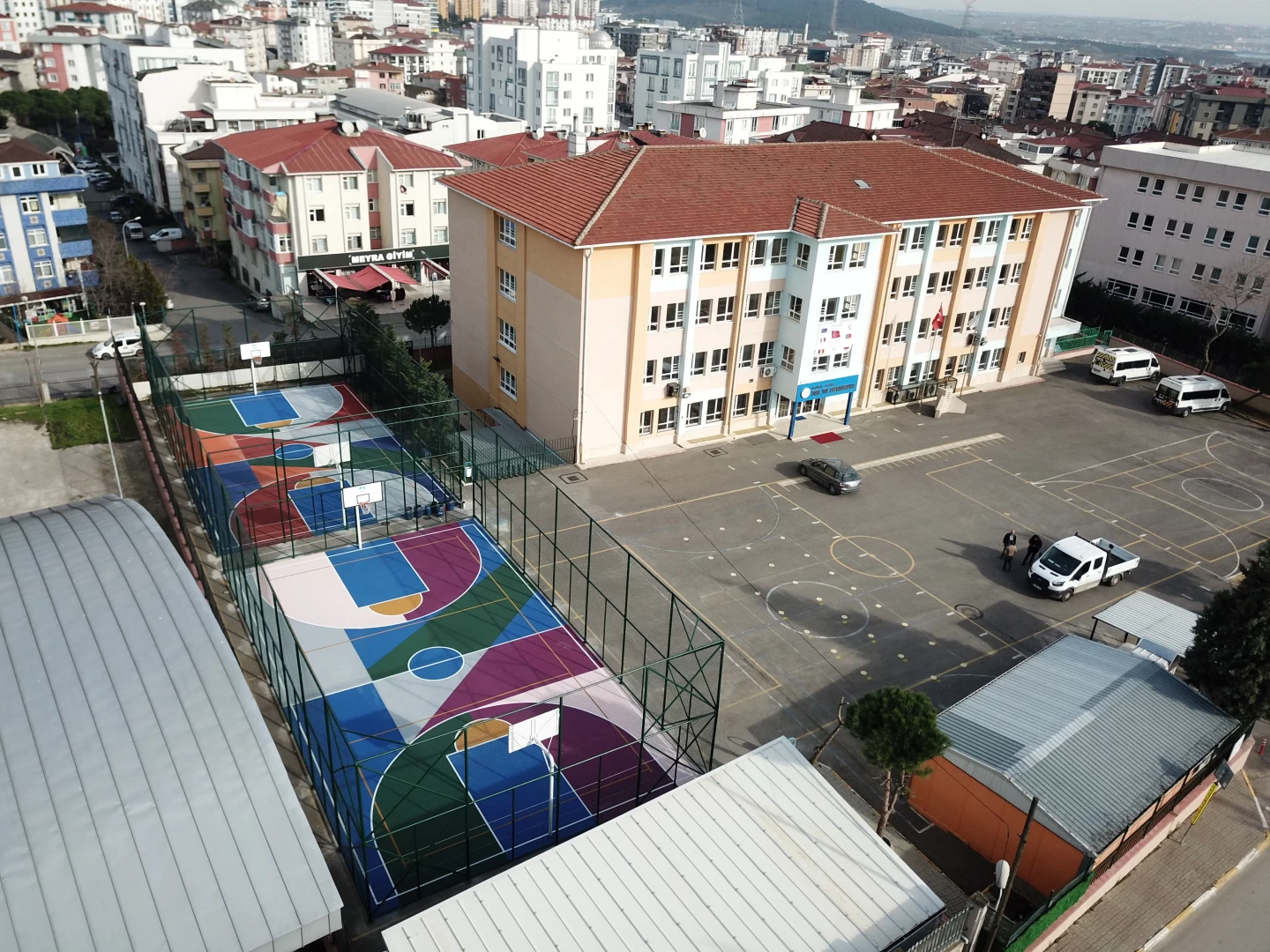 700. Yıl Ortaokulu Basketbol Sahası