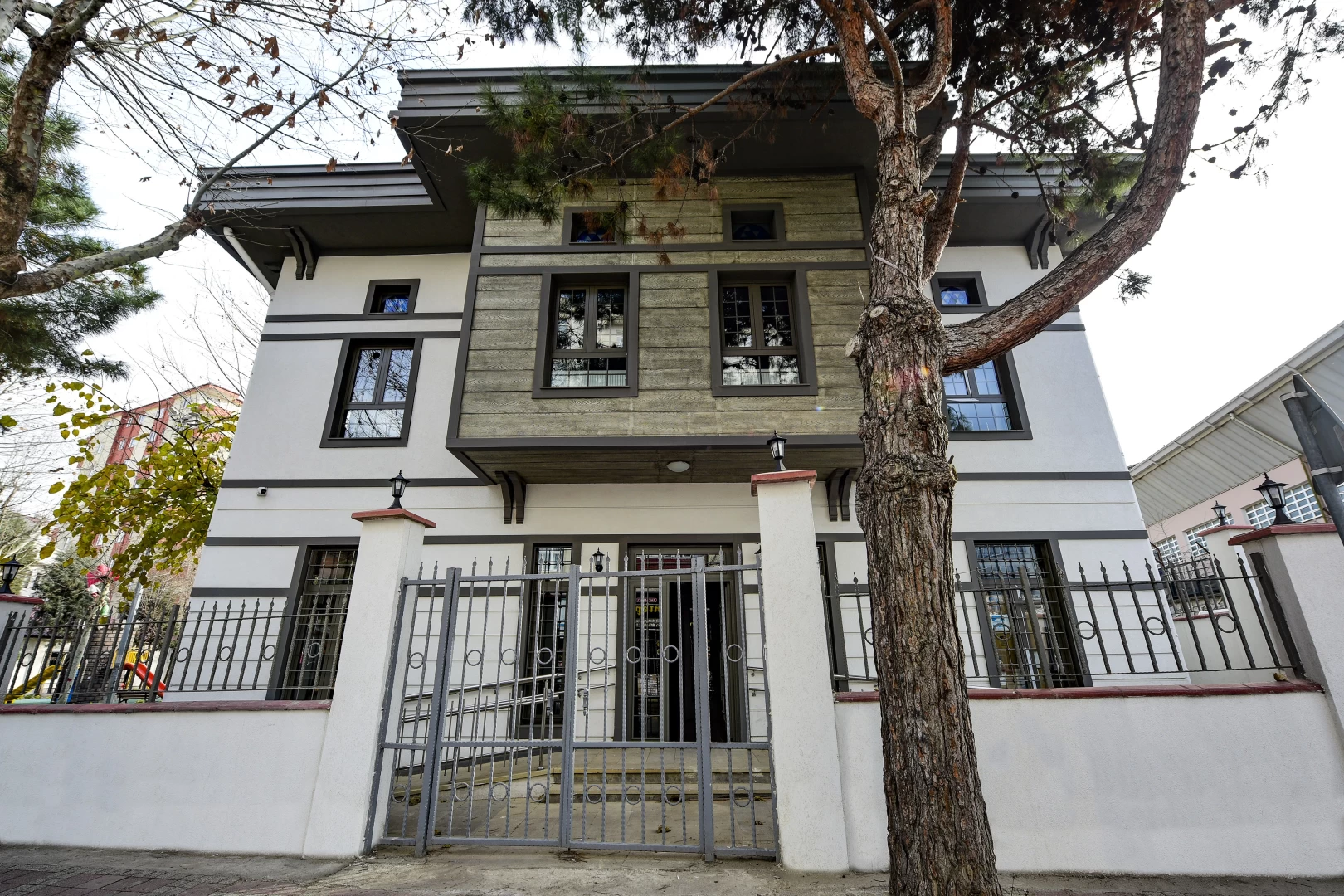 Esenyalı Kütüphanesi