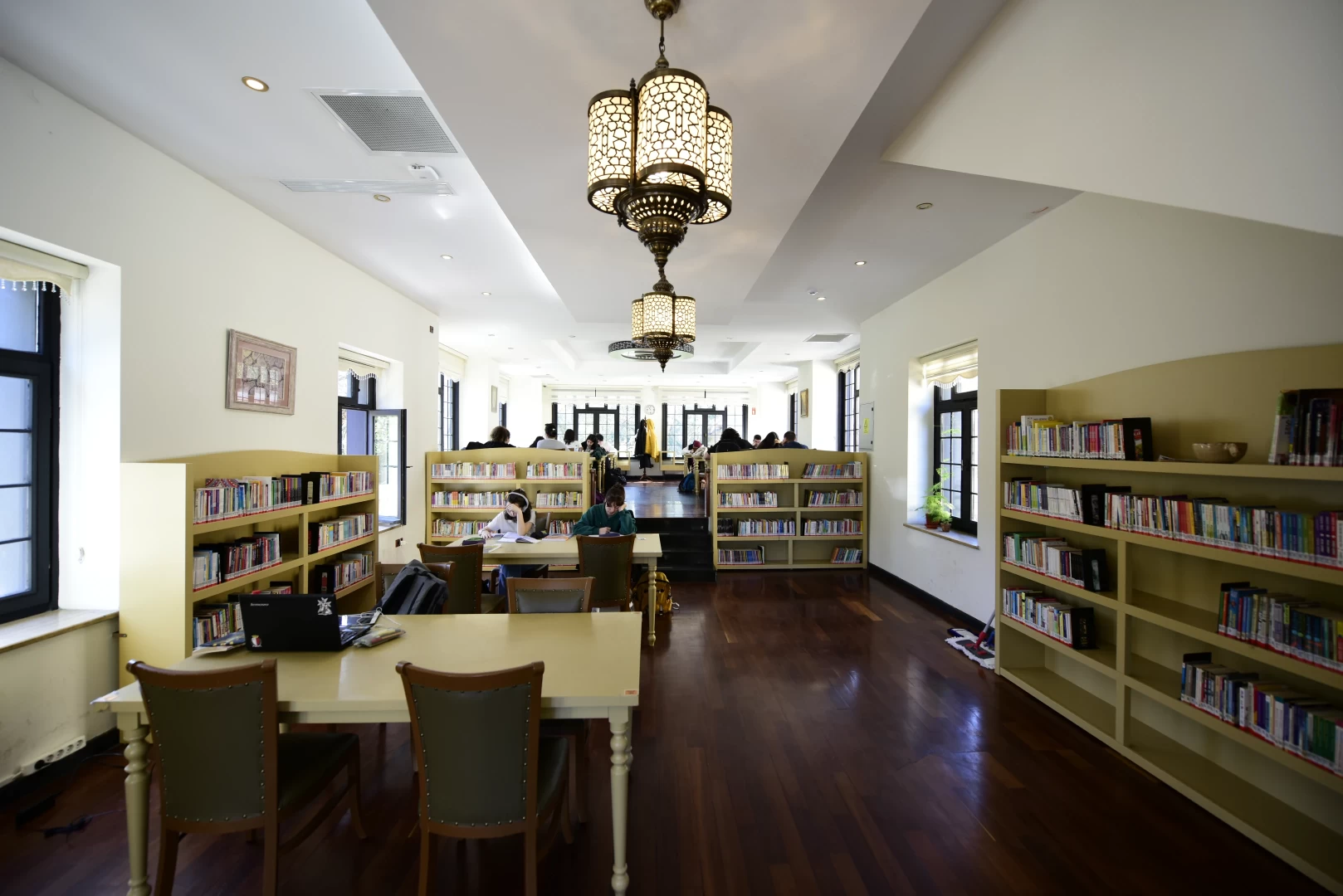 Kemal Tahir Kütüphanesi Kitap Kafe